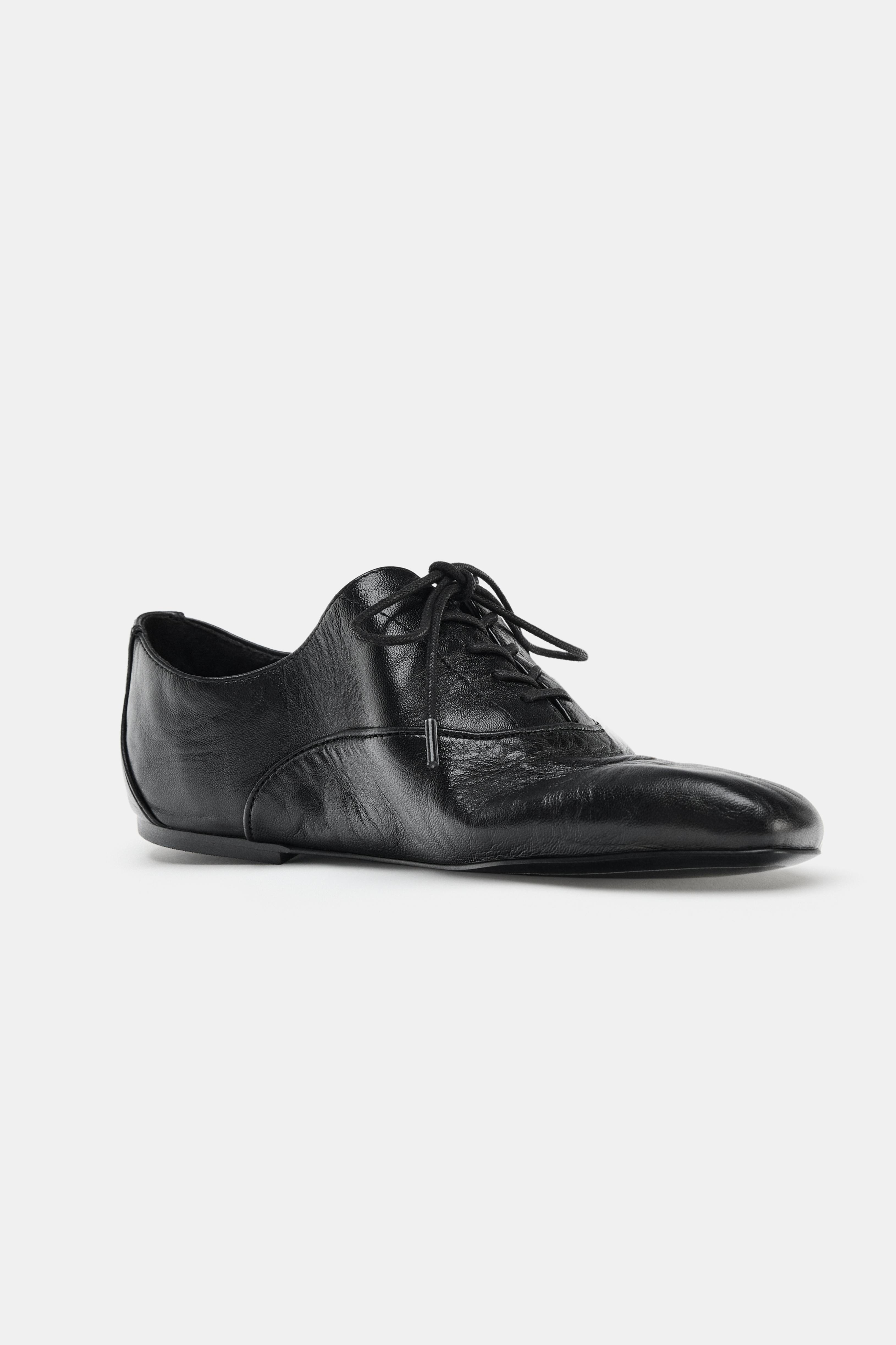 LACED LOW HEEL LEATHER SHOES